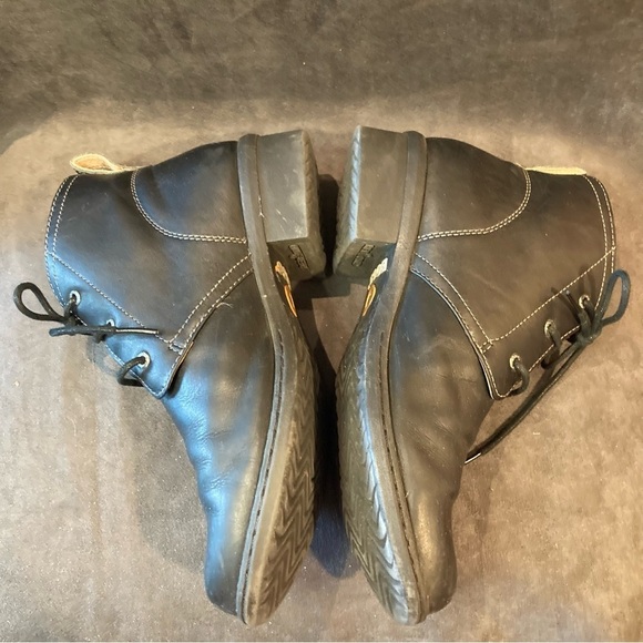 BOGS Sz 9.5 Kristina Chukka Lace  Up Leather Ankle Booties Boots - Picture 3 of 9